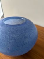 Vase, ganz schweres Glas, Struktur schimmert durch
