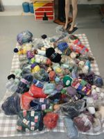 Wolle und Garne 24.5 Kg zum stricken, häckeln oder lismen
