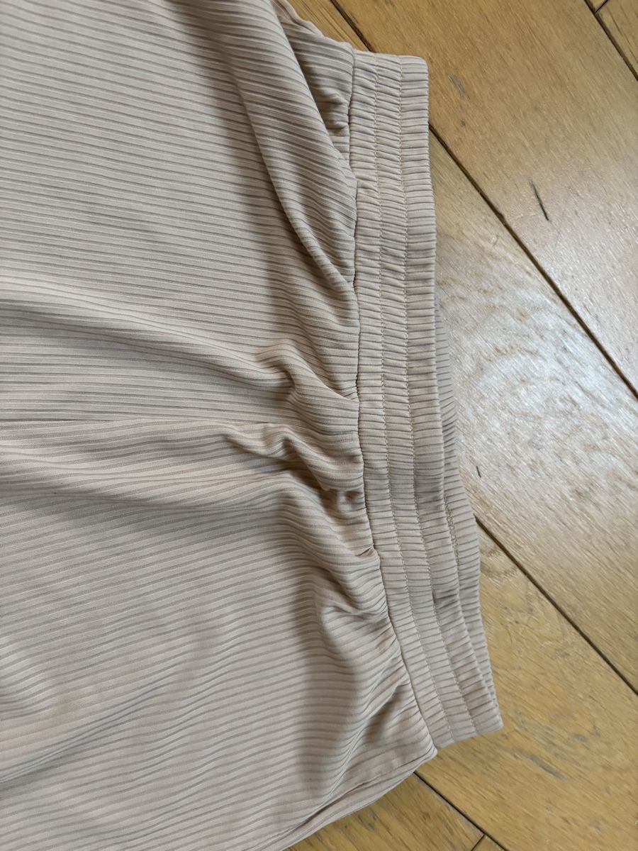 Pantaloni: Pantalon très élastique, beige – Usato da Vésenaz venduto da gau_v6pf 2