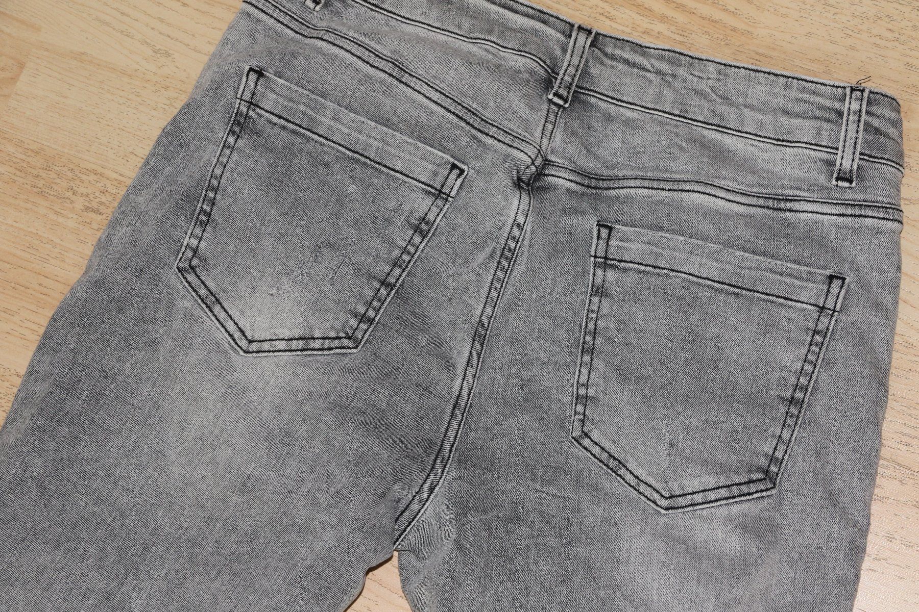 Jeans: Neue tolle Jeans Gr.M – Nuovo e nell'imballaggio originale da Oberwil-Lieli venduto da Svetlana28 4
