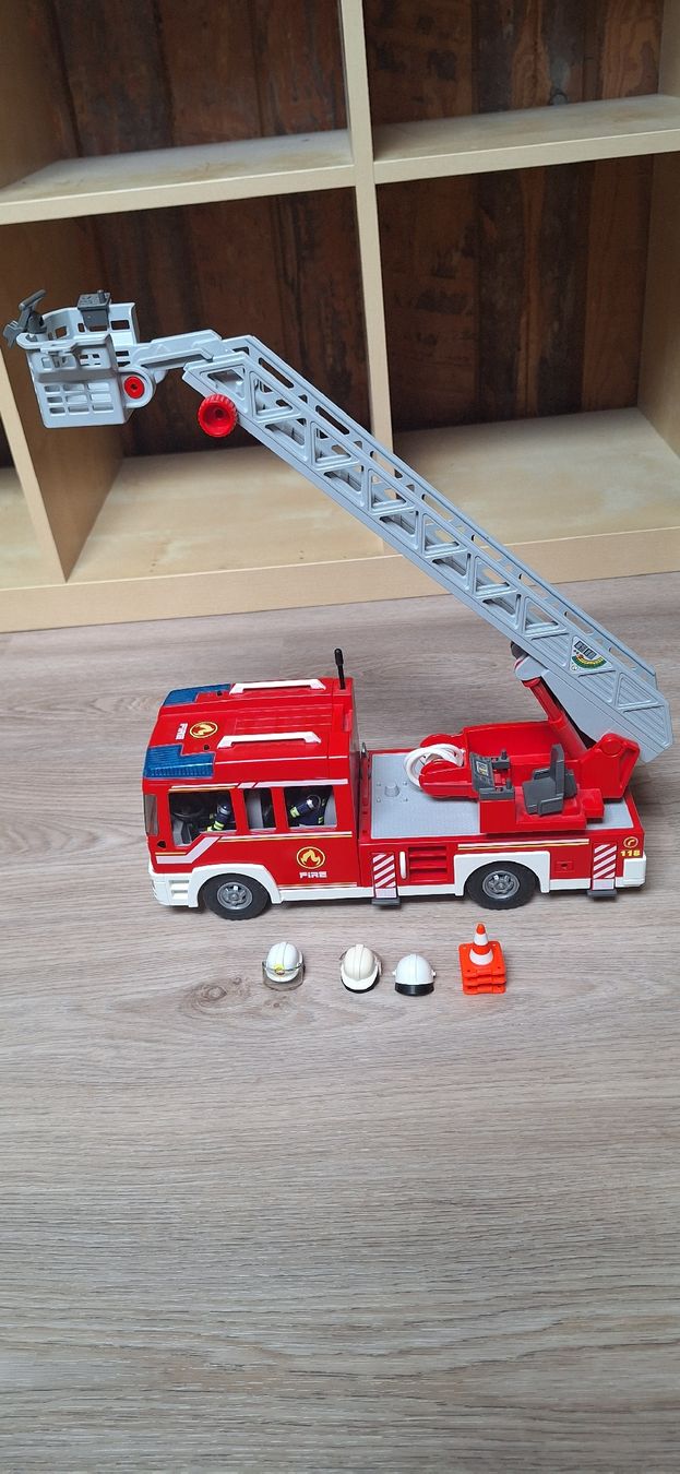 Playmobil Spielzeuge: Playmobil Feuerwehr Auto – Gebraucht aus Gränichen von Blt5