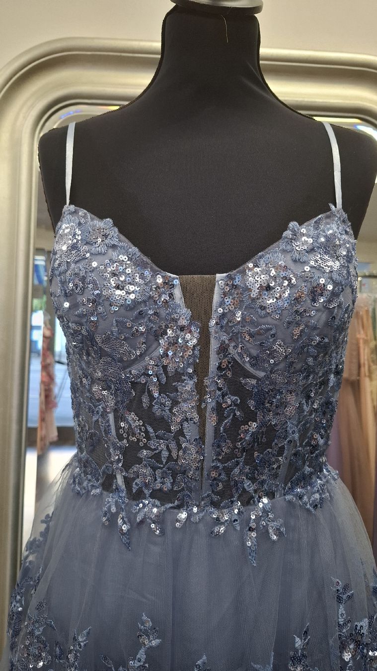 Robes: Rauchblau Kleid  – Neuf (Voir description) à Uster par VMT. 1