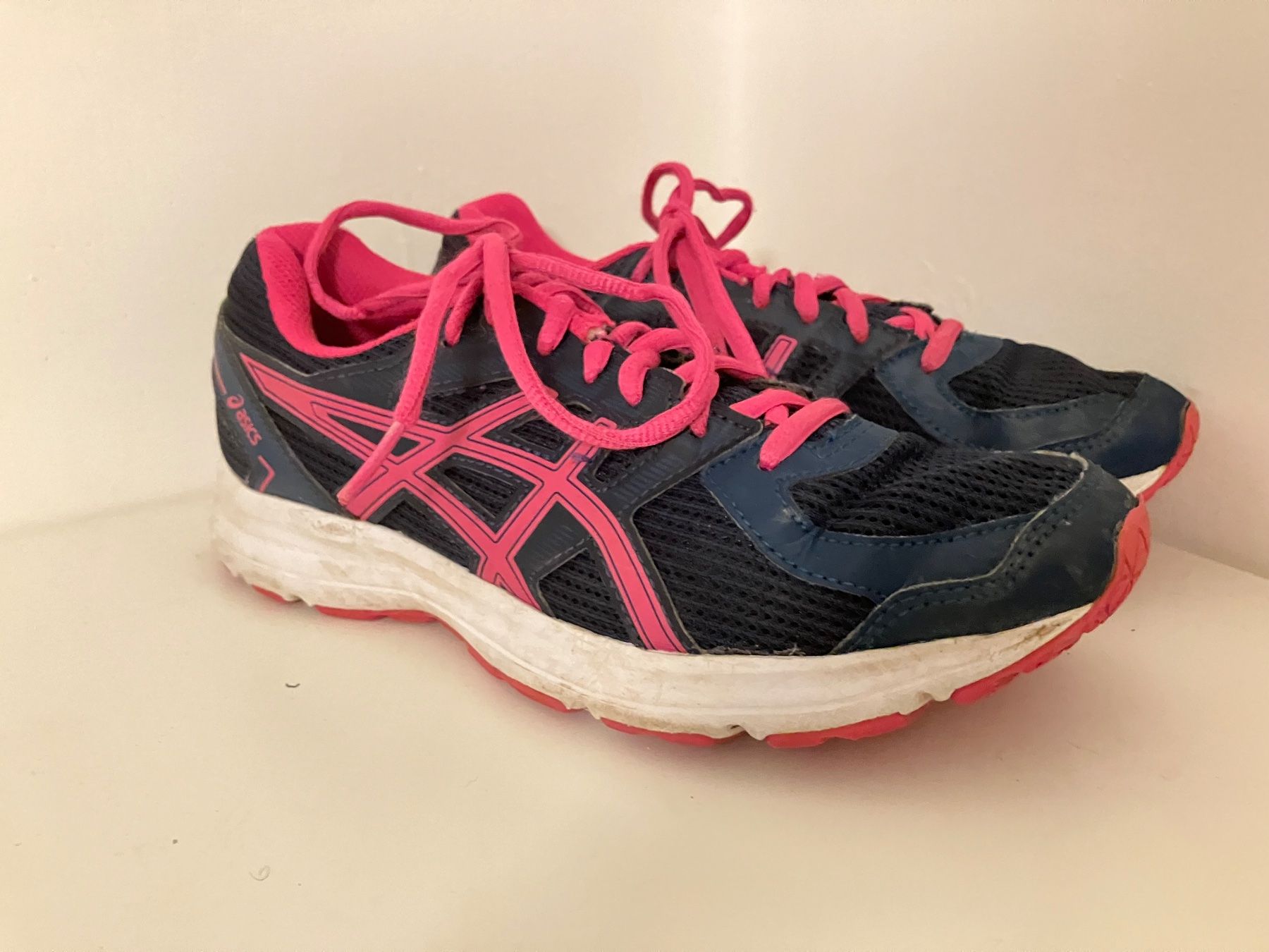 Asics Damenschuhe: Asics Sneakers, Grösse EUR 37 – Gebraucht aus Wettingen von Chnoelleli 1