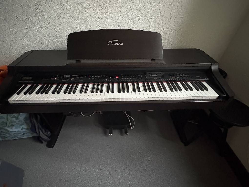Strumenti musicali: Piano Yamaha Calvinova  – Usato da Jouxtens-Mézery venduto da Foesch