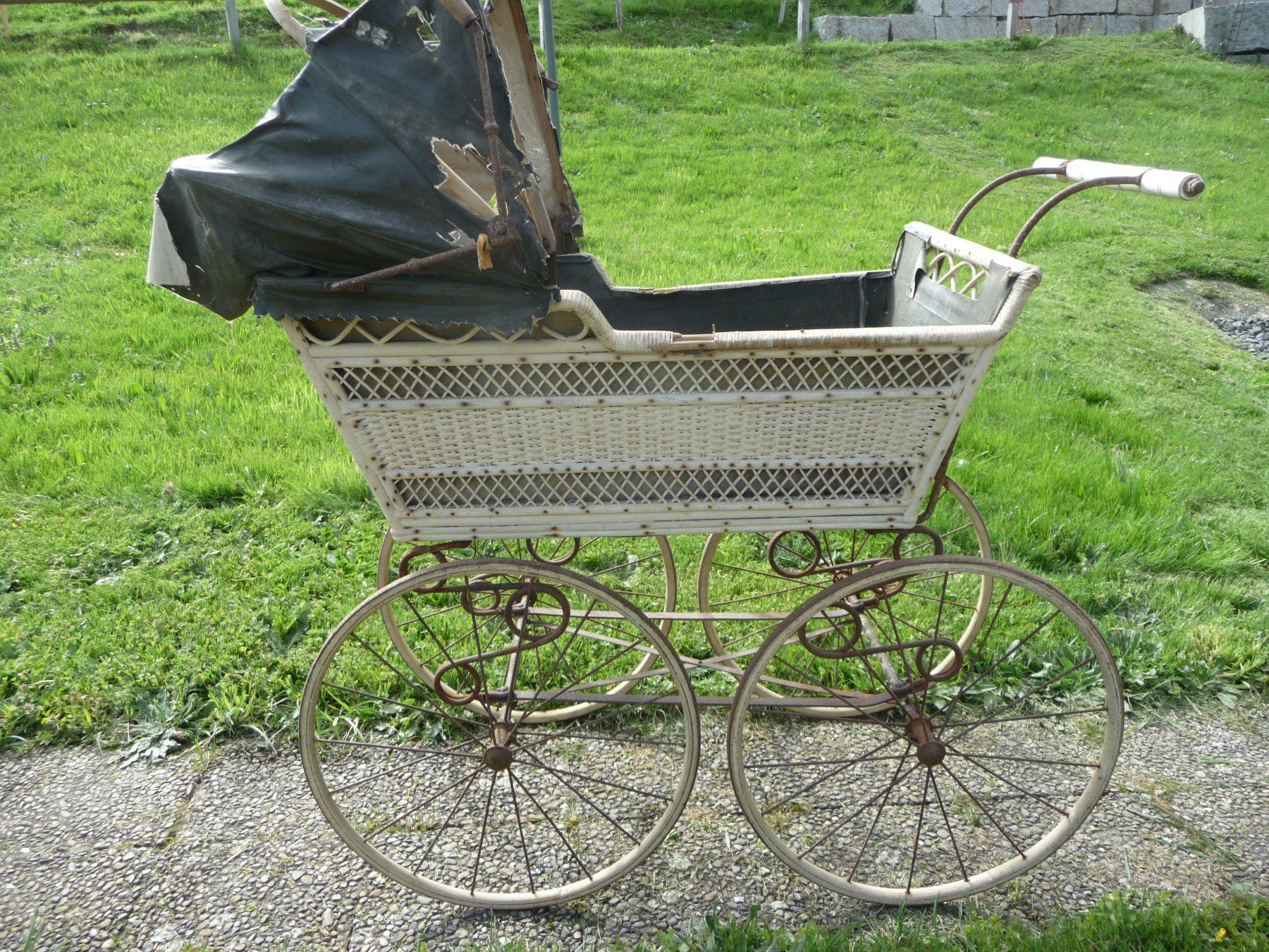 Carrozzine: Antiker Kinderwagen – Usato da Madiswil venduto da broenimann01