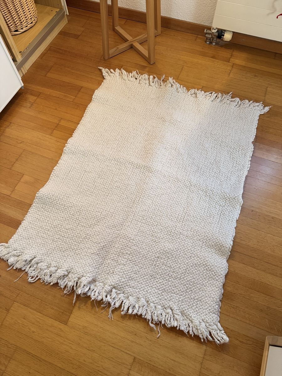 Tappeti: Cream textured rug with fringe – Usato da Zürich venduto da BettinaMarie2308