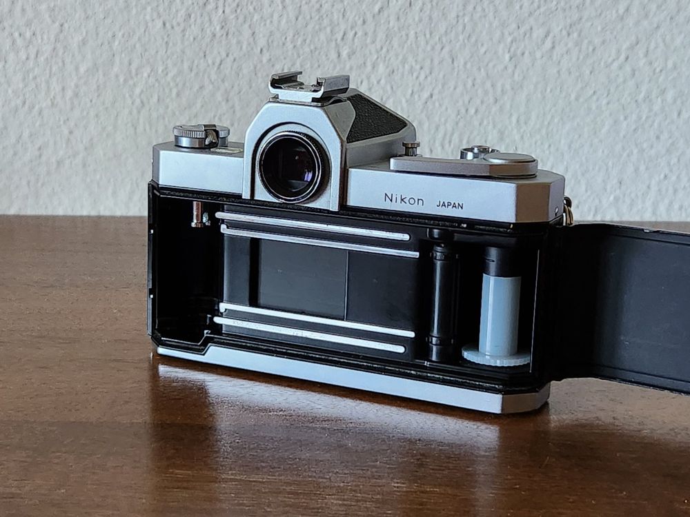 Appareil Photo Nikkormat FTN Avec Objectif Nikkor 50mm F/2, Argentique 35mm, Occasion