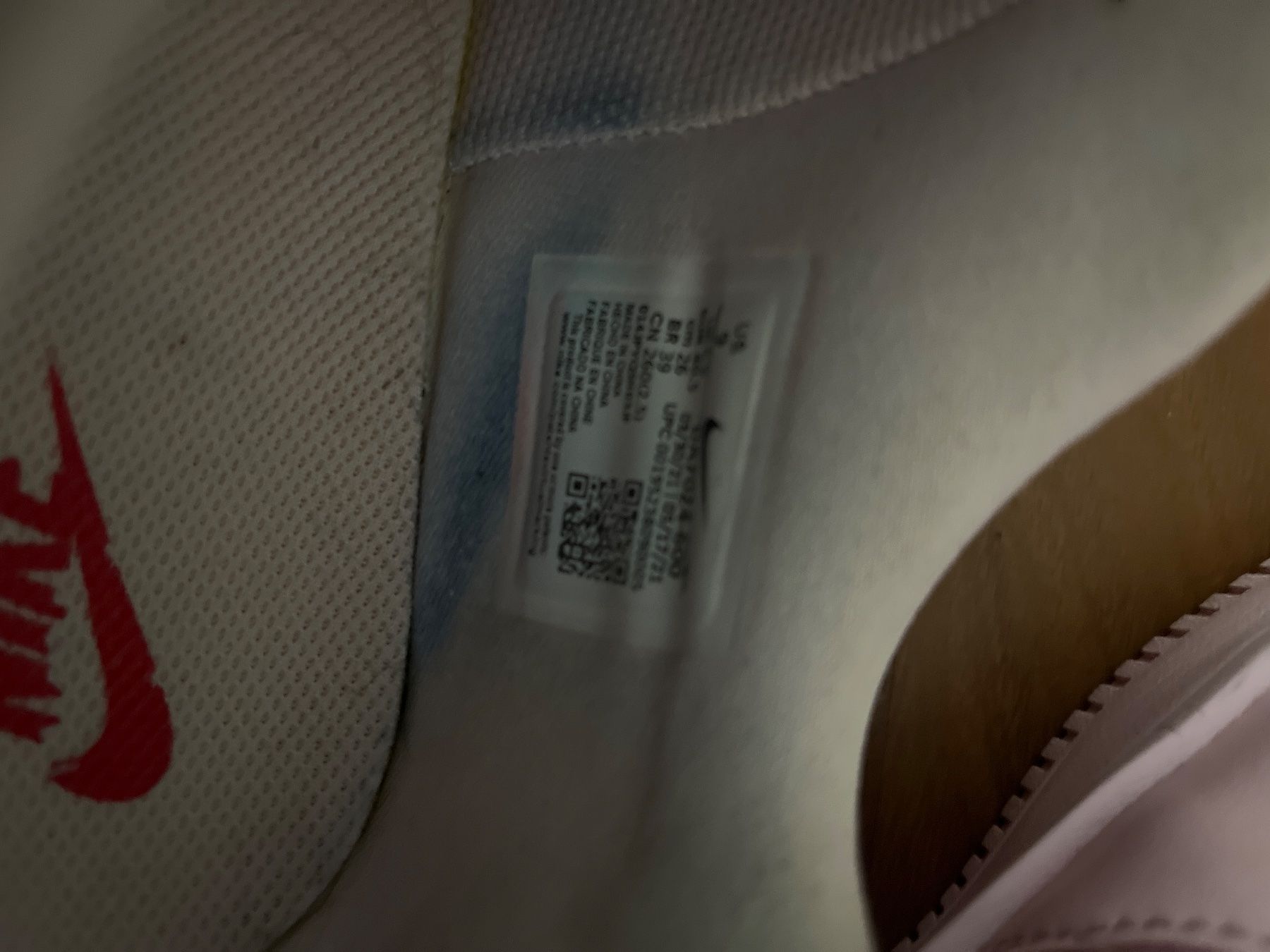 Chaussures femmes: Nike Valentins air force 1 – D'occasion à Frauenfeld par Lollipop77 4