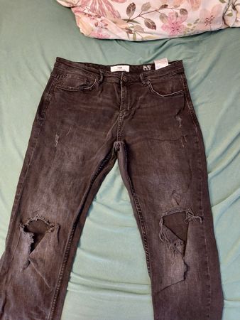 Schwarze Herren Jeans distressed, Grösse 34/32, Top Zustand