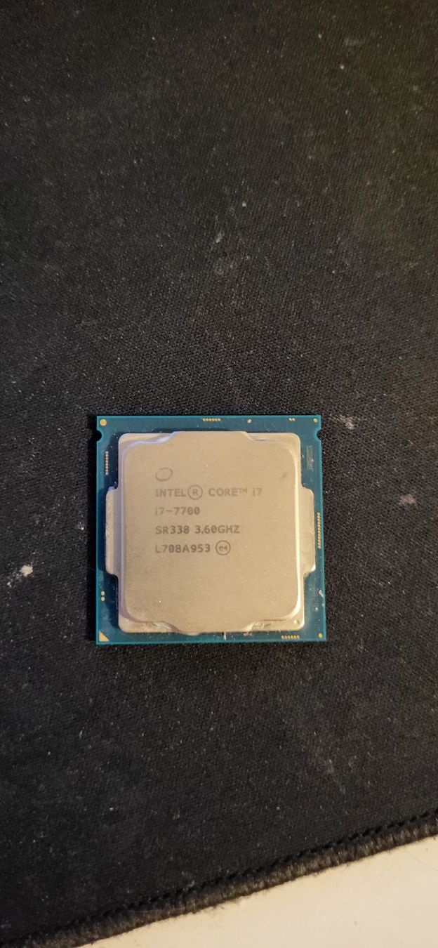 Intel Composants électroniques: i7 7700 – D'occasion à Waldstatt par Durstigog