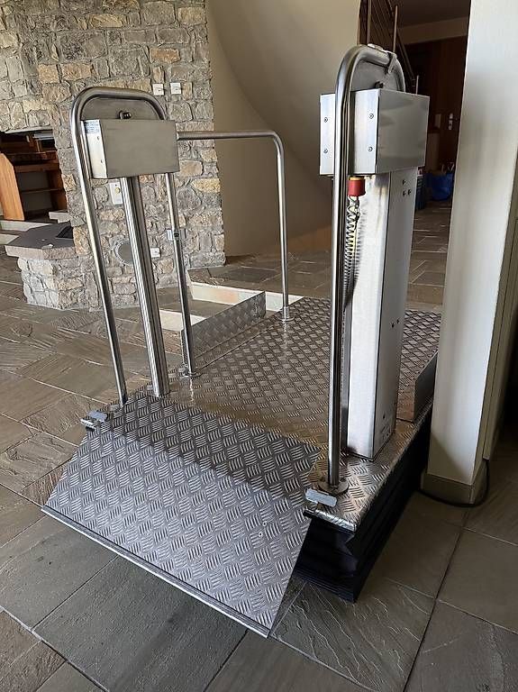 Piattaforme elevatrici & Crick: Rollstuhllift/Hebebühne – Usato da Illnau venduto da mei_8cyp 1