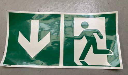 Sticker: Aufkleber: Notausgang – Nuovo (secondo la descrizione) da Alpnach-Dorf venduto da Hess-Automobile