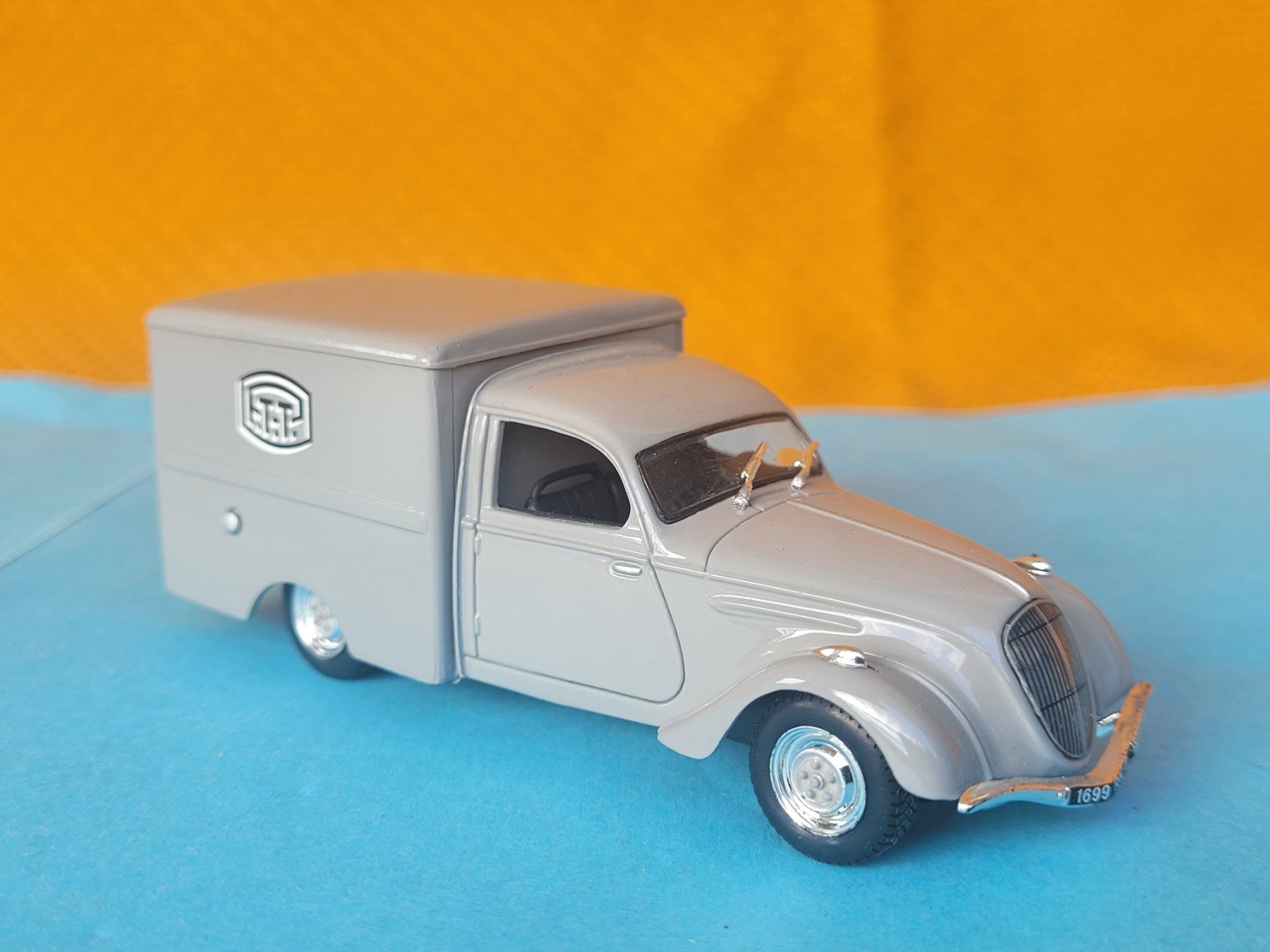 Norev Modellini d'auto: Peugeot 202 fourgonnette Poste Norev 1:43 – Usato da Domdidier venduto da Bimbo57