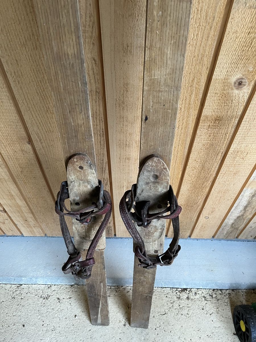 Sci: Vintage Holz Ski mit Lederbindung, Deko, Sammlerstück – Usato da Winkel venduto da Tongabonga 5