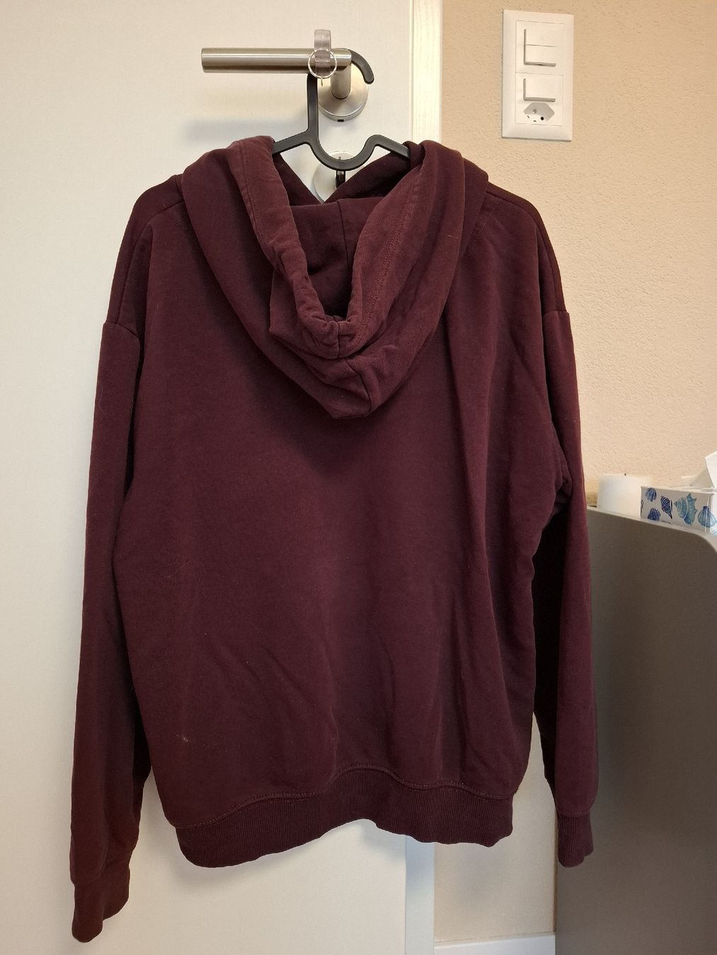 H&M Pulls & Sweat-shirts: pull à capuche bordeaux – D'occasion à Ecublens FR par ame_y8tq 2