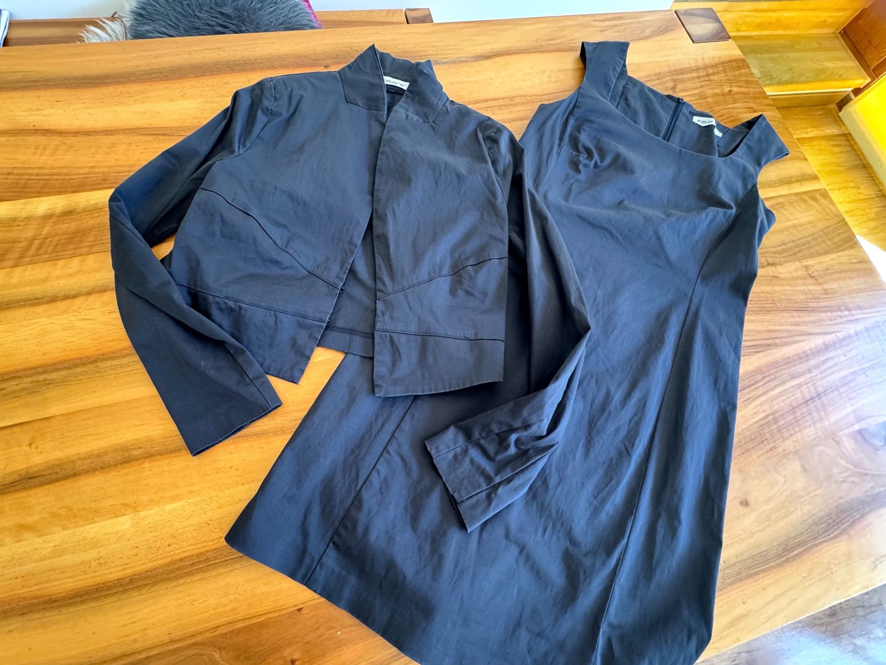 Fox Vestiti: FOX's elegantes Ensemble dunkelgrau Kleid mit Jäckchen Gr 40 – Usato da Meiringen venduto da snahhanssnah