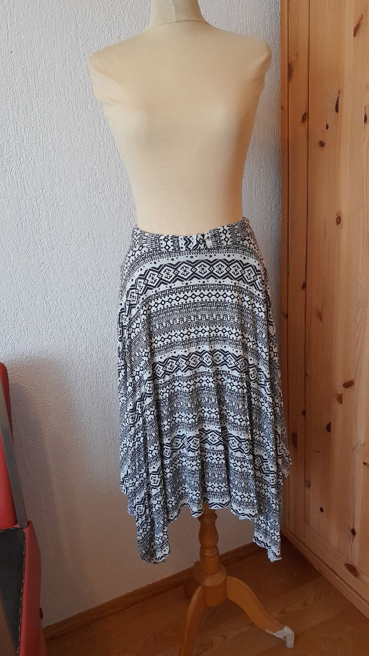 Kleider: Sommerkleid auch als Rock tragbar – Gebraucht aus Innerthal von System_of_a_down 3