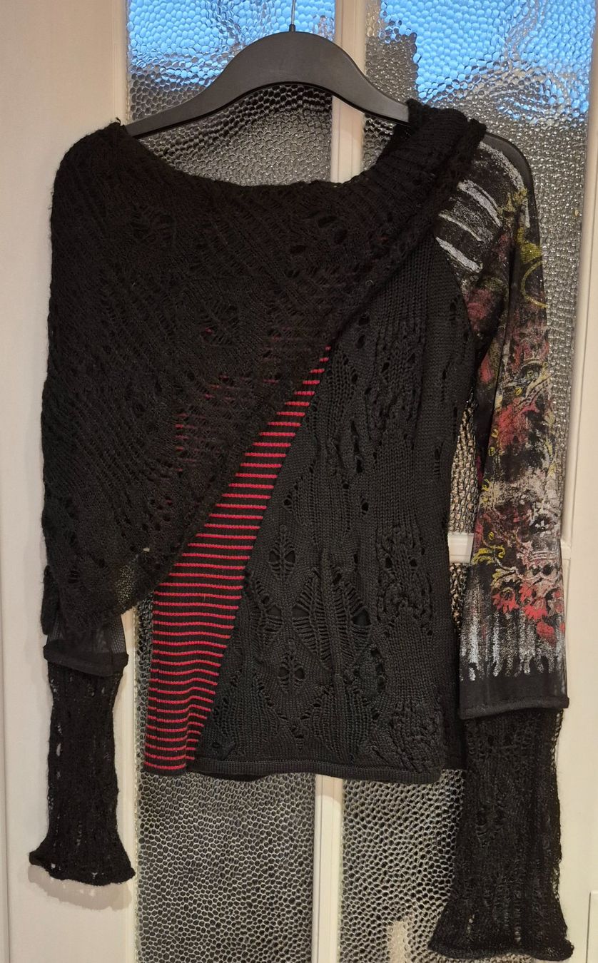 Maglioni & Felpe: Save the Queen! Schwarzer Strickpullover, Herbst Look Gr. S – Usato da Zürich venduto da Roberto040 1