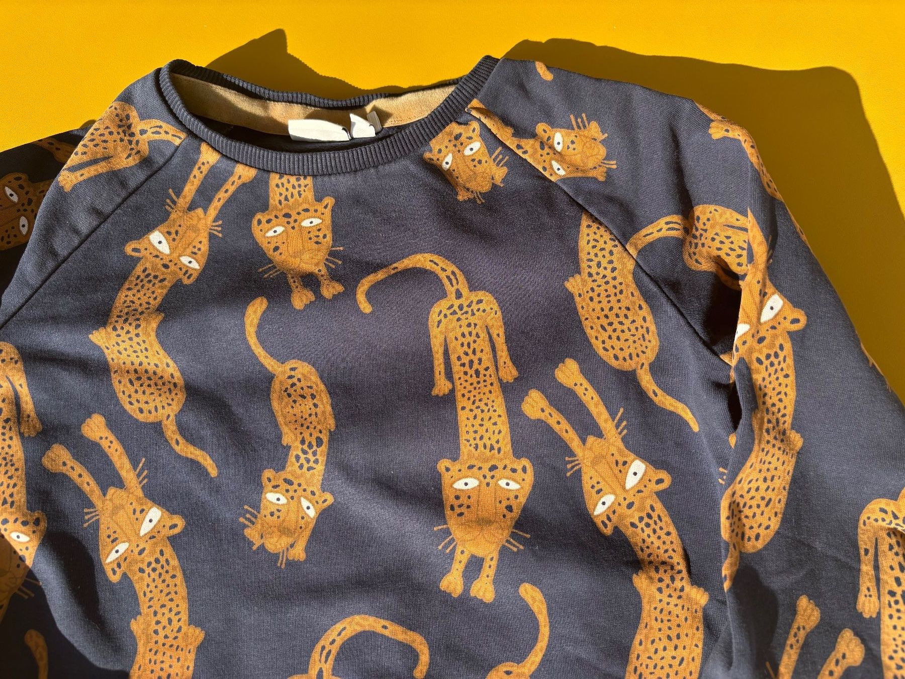 Next Maglioni & Felpe: NEXT Pullover mit Wildkatzen Print Gr. 116 – Usato da Zürich venduto da missmodernage 1
