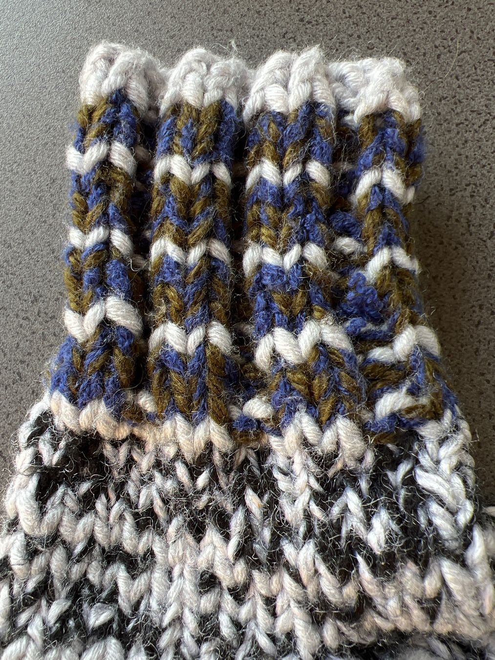 Chaussettes enfants: Handgestrickte Socken  Wolle gemustert neu – D'occasion à Winkel par Tilivika 2