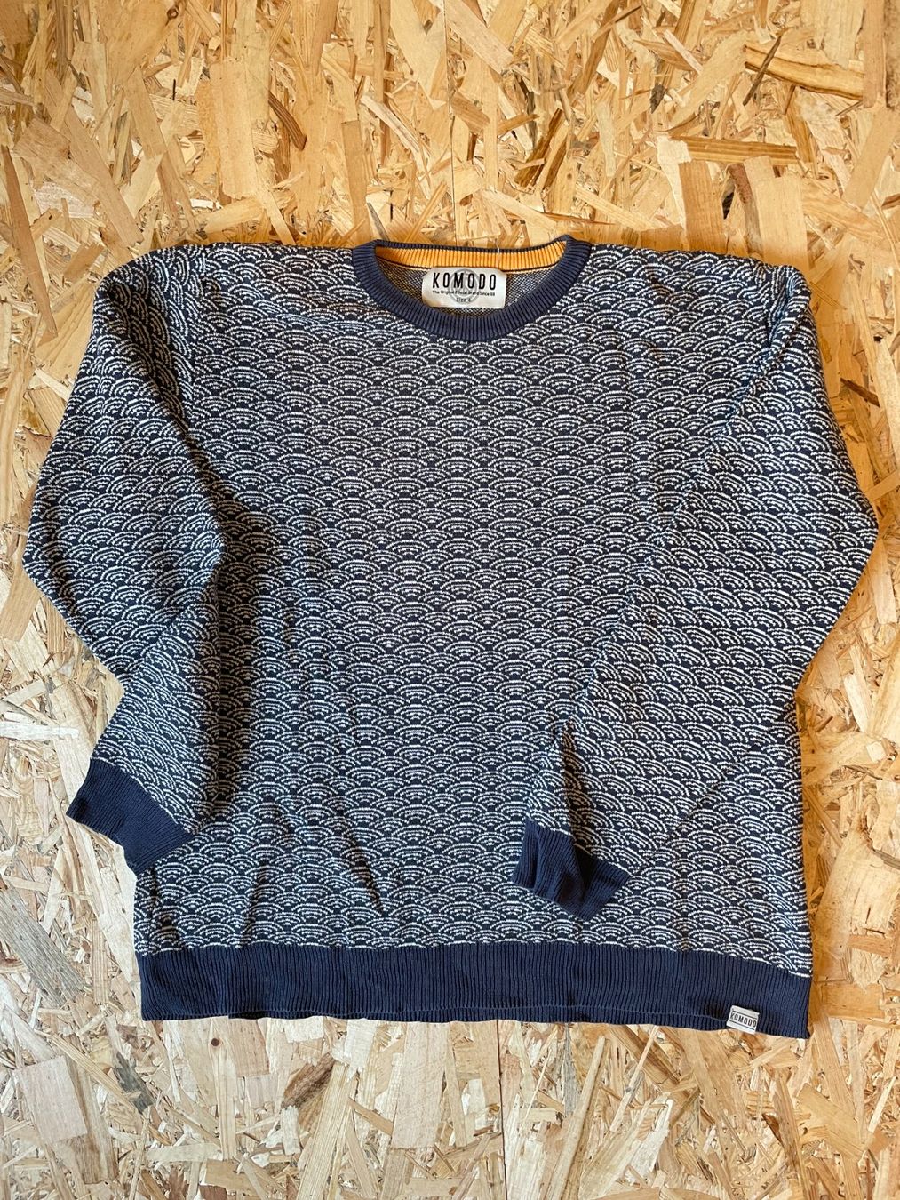 Maglioni & Felpe: Komodo Pullover mit Wellenmuster, Grösse L – Usato da Burgistein venduto da Manoshi