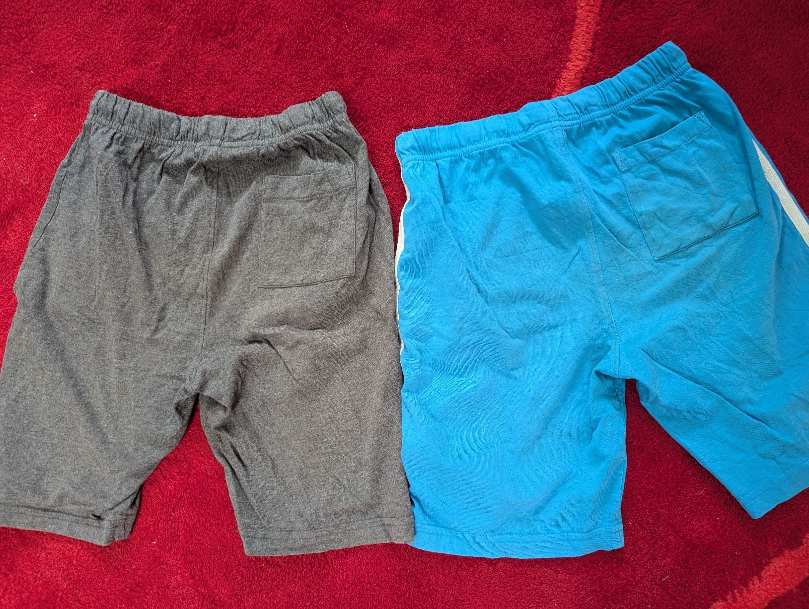 Pantalons: 2 Shorts Gr. 122 – D'occasion à Winterthur par voan 1