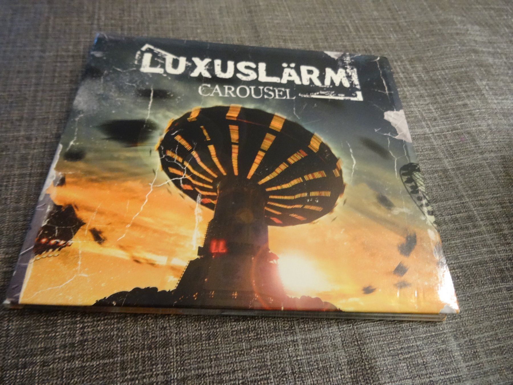 CD: Luxuslärm - Carousel CD – Usato da Olten venduto da Disc-Ausverkauf