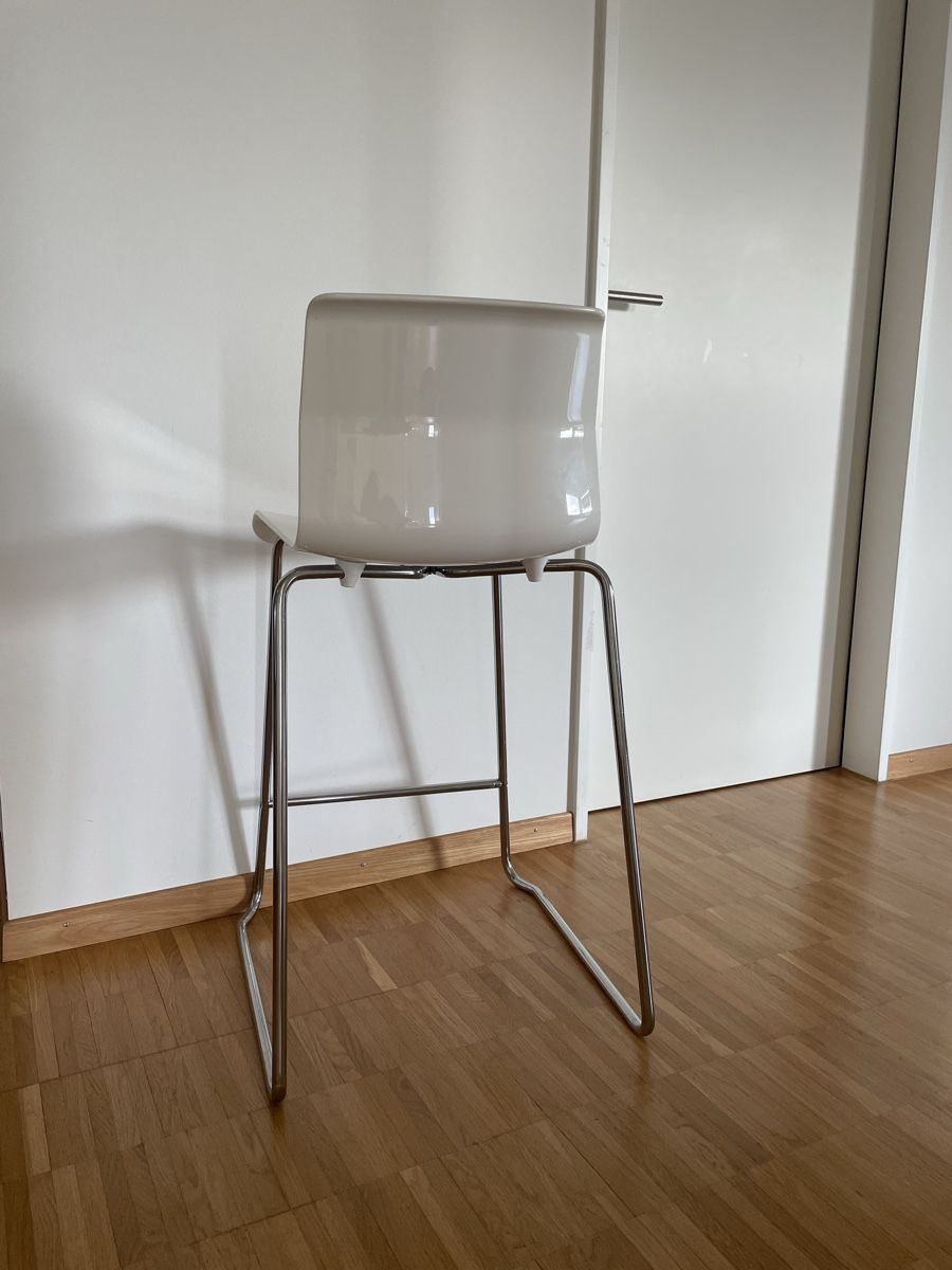 Ikea Chaises hautes: Barhocker Ikea weiss – D'occasion à St. Gallen par SidonieNaimi 2
