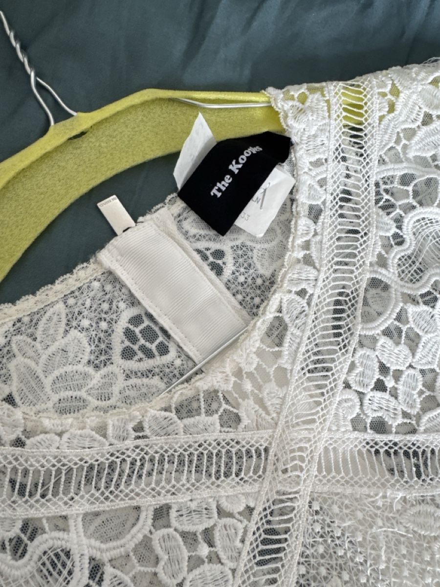 Kooples Top: Gorgeous White Top The Kooples – Usato da Zürich venduto da maricampos 3