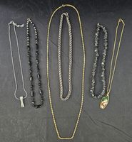 Schmuck-Set: Halsketten, Modeschmuck für jede Jahreszeit