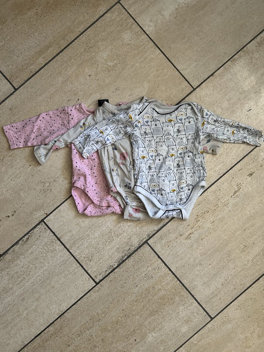 Lotti & Set di vestiti: 19-teiliges Kleiderpaket Grösse 74 – Usato da Berikon venduto da Skydive11
