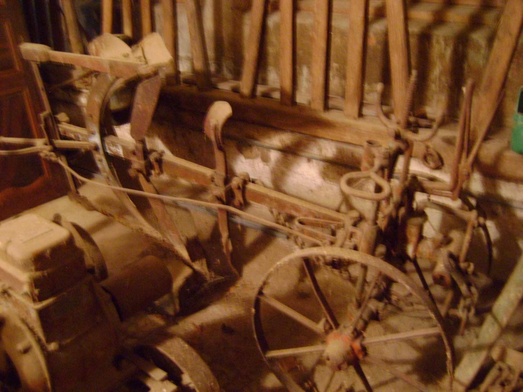 Charrues: Ancienne charrue. – D'occasion à Boncourt par Francette
