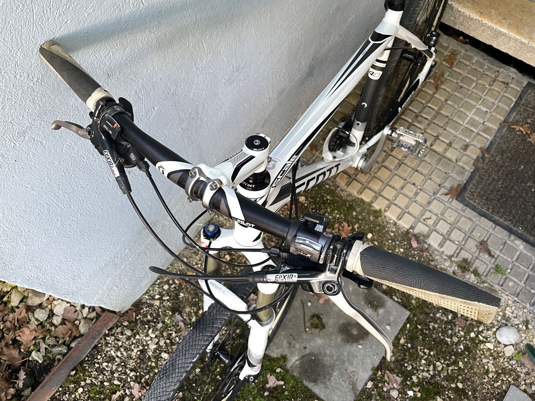 Scott Biciclette: Scott scale 40, Mountainbike,  weiss – Usato da Basel venduto da 3medusa0 1