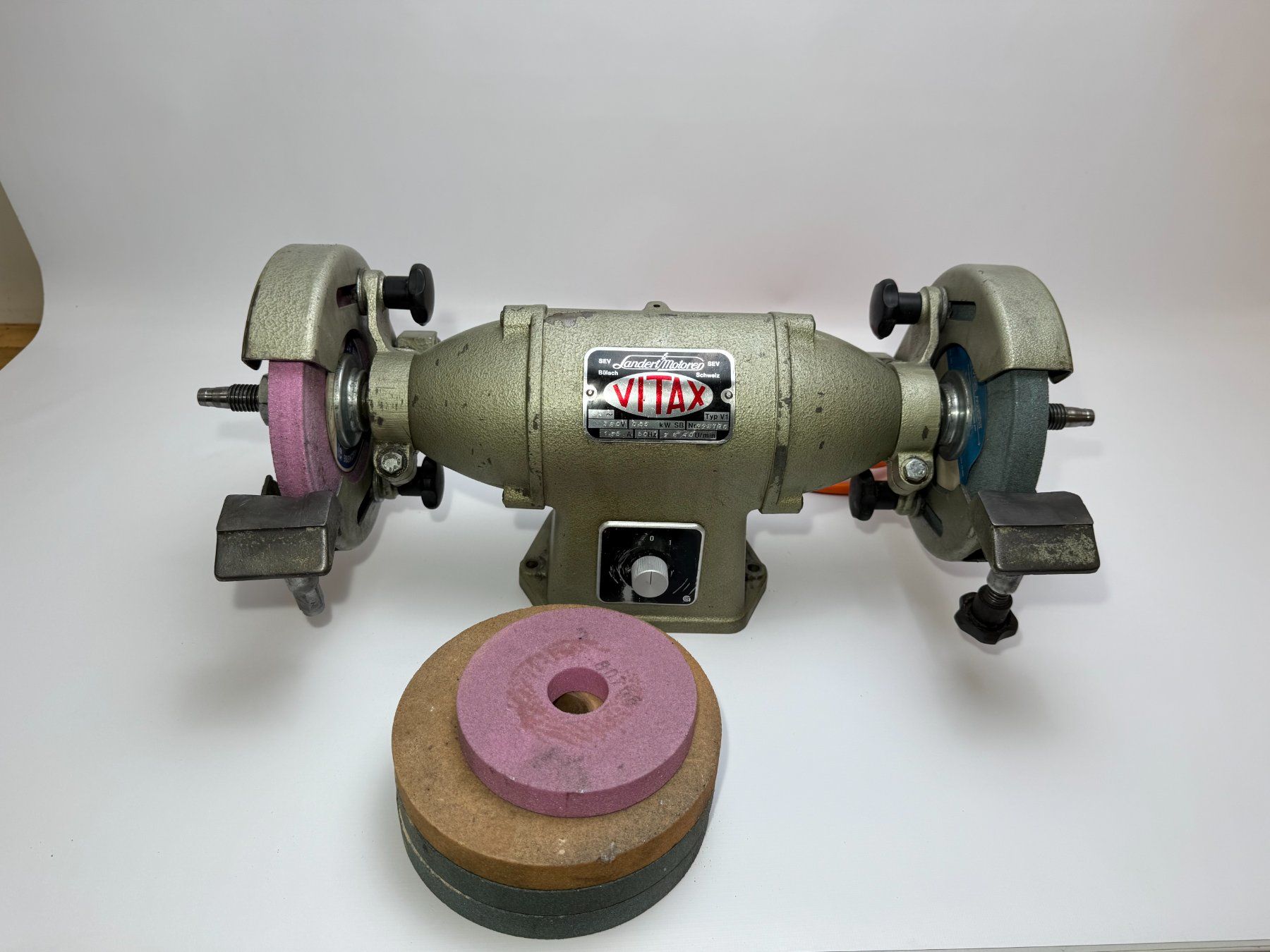 Vitax Schleifen & Polieren: Vitax V1 Doppelschleifmaschine Schleifbock – Gebraucht aus Boswil von ABLagerBoswil 8