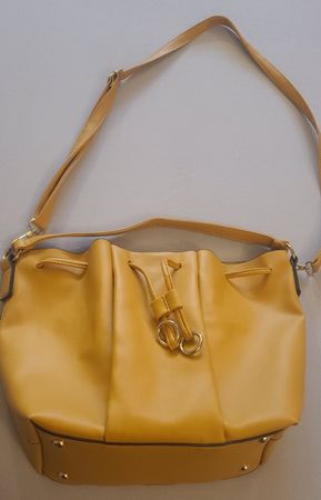 Geräumige Umhänge Tasche in Senfgelb Mode Style Accessoires