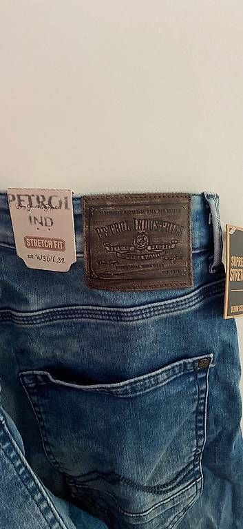 Jeans: Jeans Petrolindustrie – Usato da Rüti ZH venduto da RD1108 1