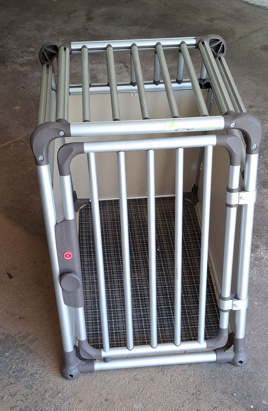Cucce & Letti: Robuste Hundetransportbox aus Aluminium – Usato da Hunzenschwil venduto da Hondaswiss