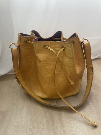 Louis Vuitton Vintage Noé Cuir Épi