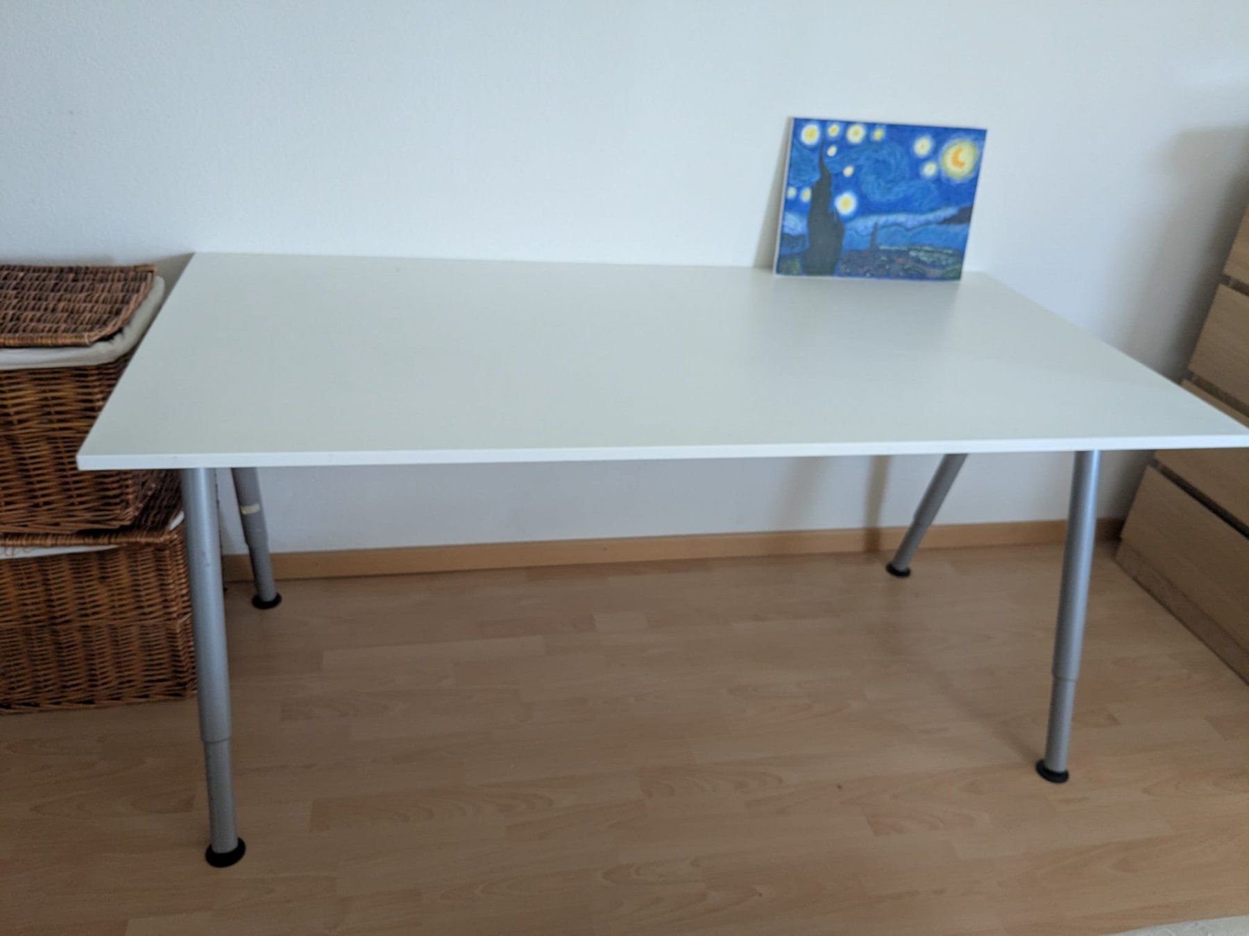 Ikea Bureaux: Ikea Thyge Schreibtisch – D'occasion à Zürich par ina_p62f
