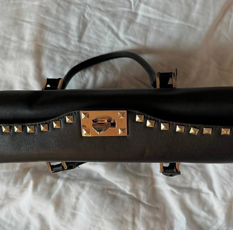 Borse da donna: Borsa con borchie – Usato da Cassina d'Agno venduto da ama_r2fv 1