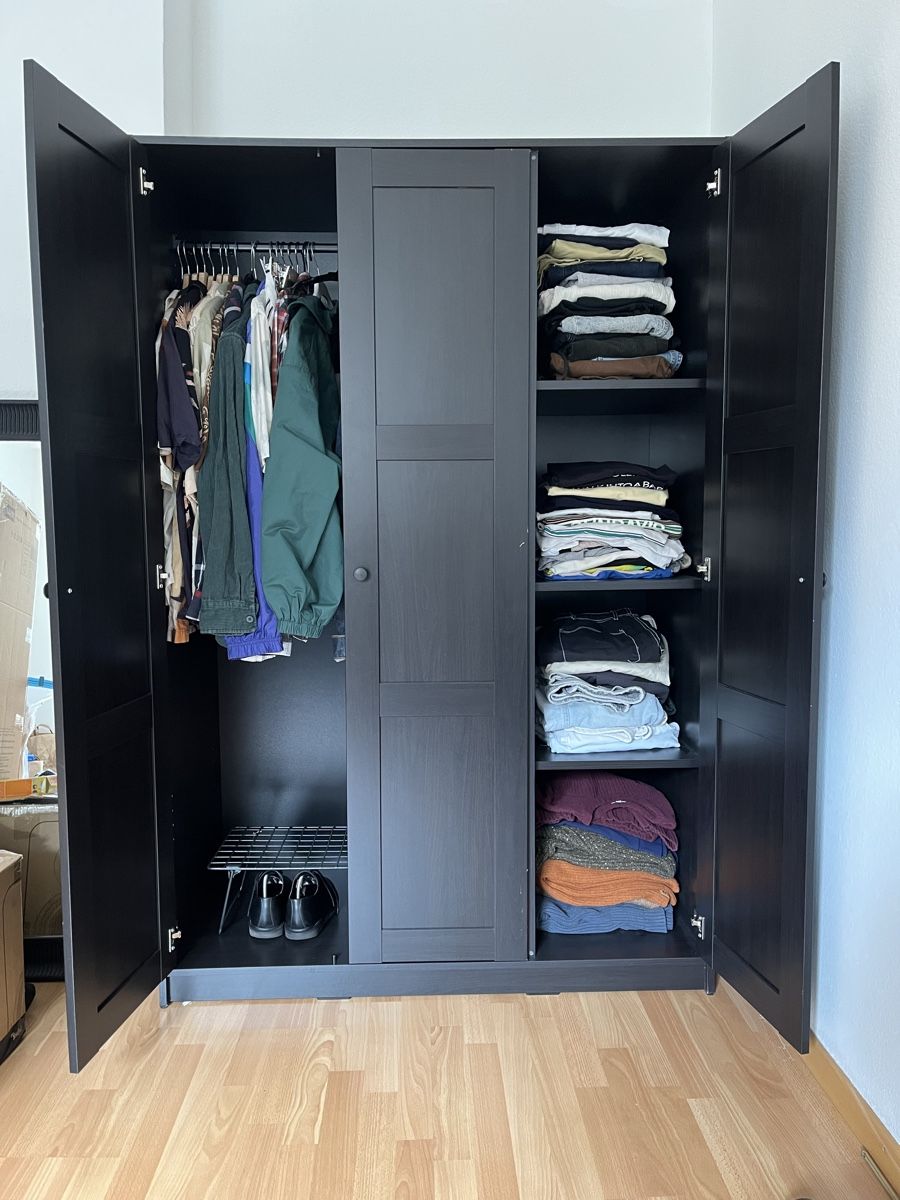 Ikea Armoires: Black wardrobe  – D'occasion à Zürich par ctm_kmf2 1