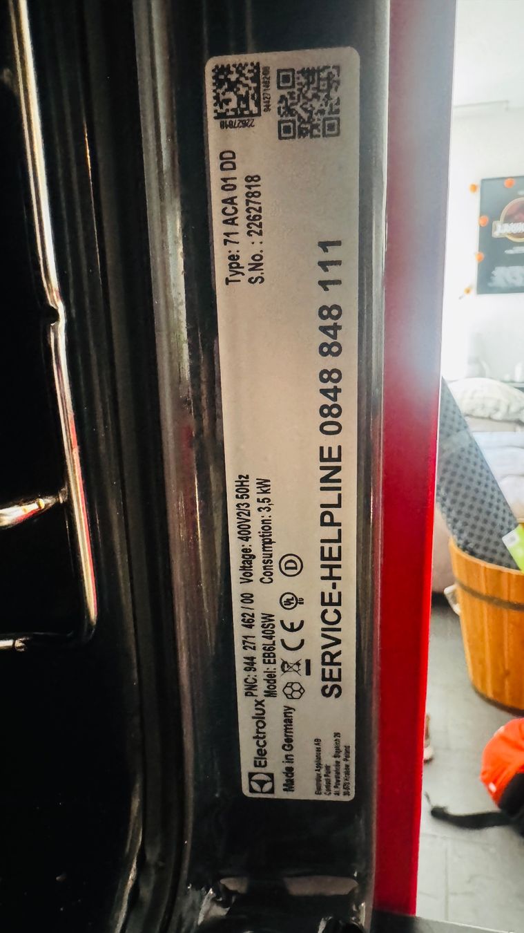 Cucine complete: Gepflegte Einbauküche in Rot/Grau inklusive Bar – Usato da Solothurn venduto da Psyclos 6