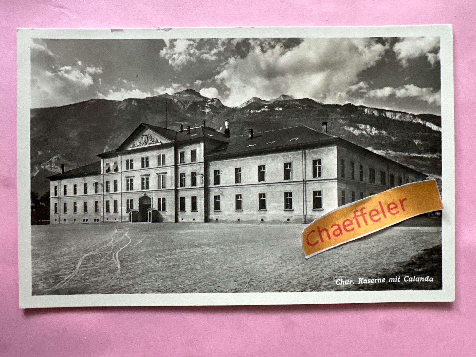 Ansichtskarten: Chur, Kaserne mit Calanda.  Feldpost – Gebraucht aus Zürich von Chaeffeler