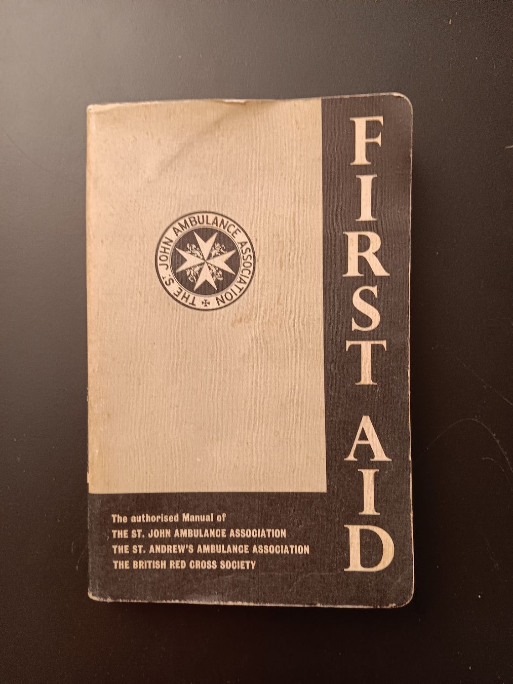 Libri: Manuel de premier secours first aid vintage – Usato da Lausanne venduto da Grabock