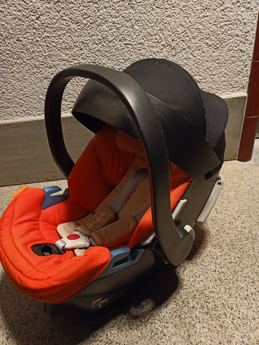 Cybex Auto-Kindersitze: Babyschale Cybex Aron 5 – Gebraucht aus Grenchen von Tirana