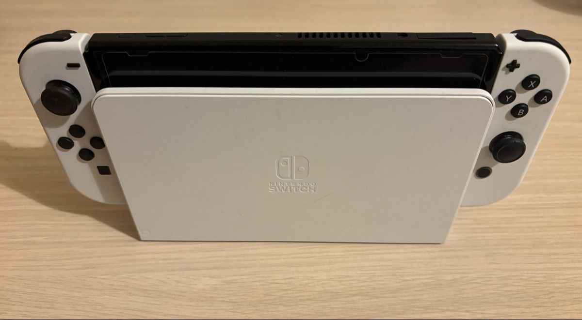 Nintendo Konsolen: Nintendo Switch OLED Weiss + Extra Joy-Cons + Mario – Gebraucht aus Sutz von Strauss35 3