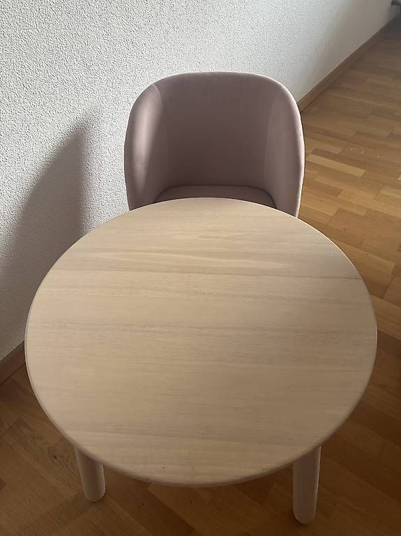 Tables: Kindertisch mit rosafarbenem Samtstuhl – D'occasion à Langenthal par BodyandSoul