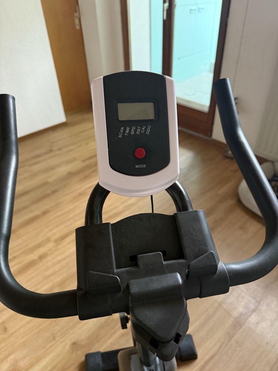 Hometrainer: Vélo d appartement comme neuf utilisé 2 fois  – Nuovo (secondo la descrizione) da Le landeron venduto da tit_w6xq 1