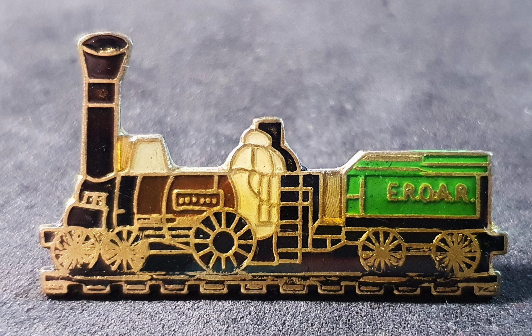 Plaketten & Abzeichen: Y959 - Pin Dampflokomotive E.R.O.A.R. – Gebraucht aus Reinach BL von Boston-Verkauf