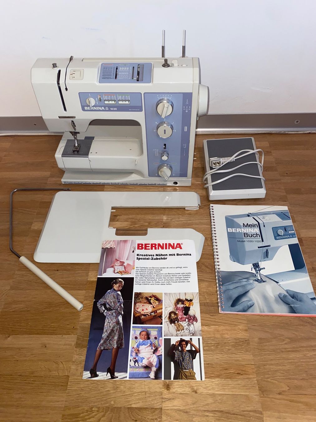 Bernina Macchine da cucire: Bernina 1030 - Nähmaschine – Usato da Rotkreuz venduto da mia_dc2r
